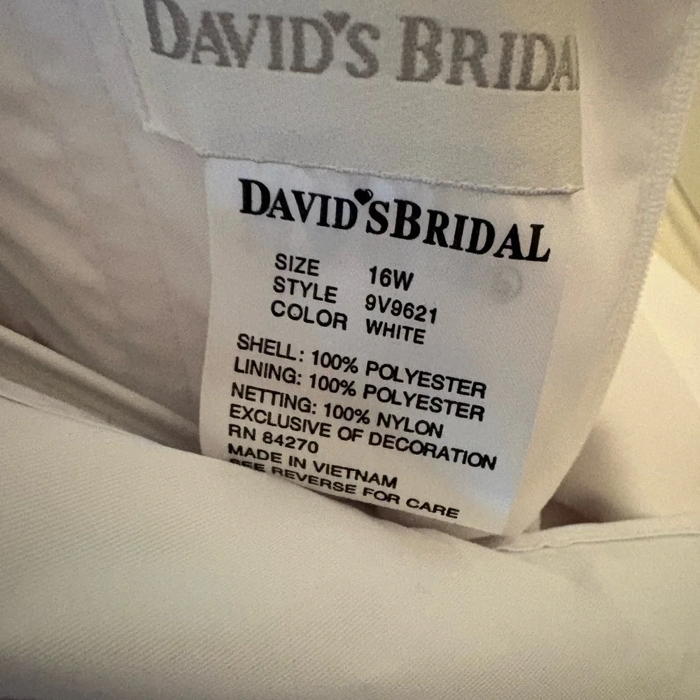 Elegant White Halter Wedding Dress – David’s Bridal – Size 16 - Picture 2 of 8
